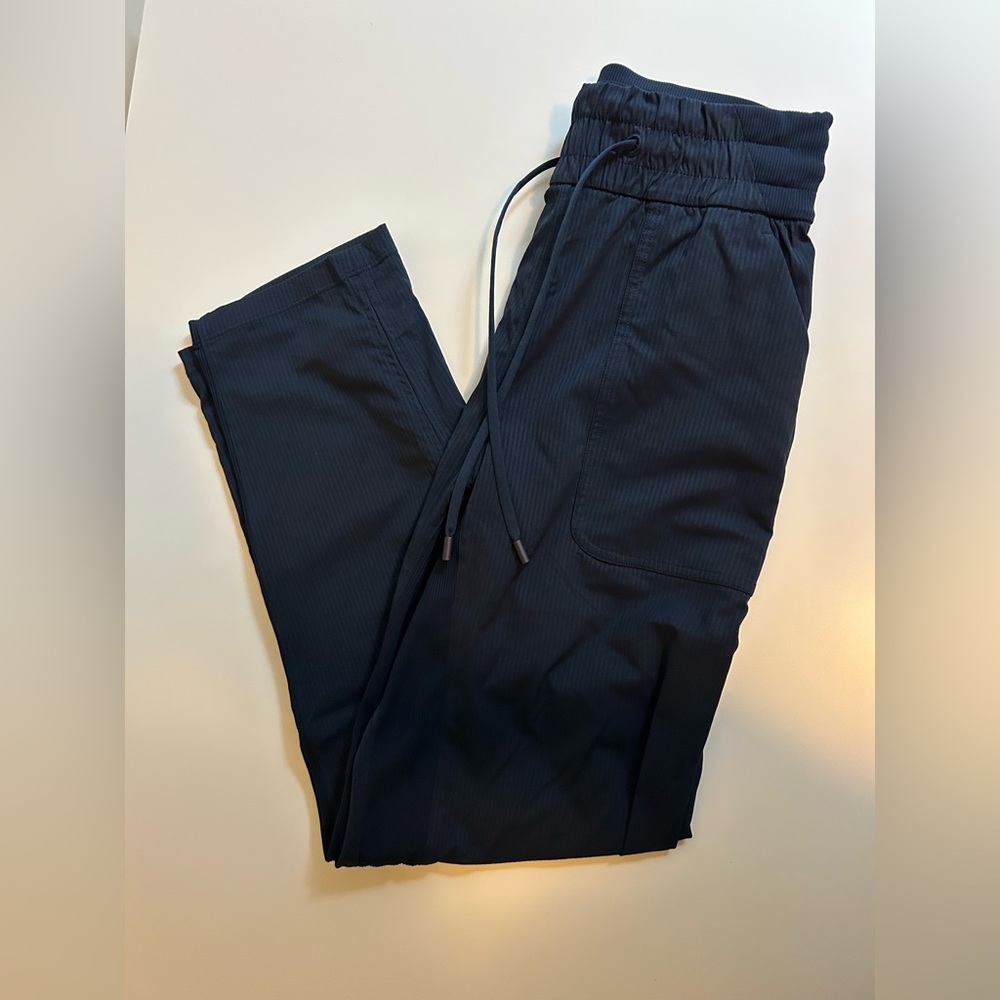 Lululemon Beyond the Studio Cropped in True Navy